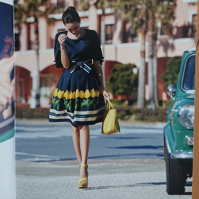 M'S GRACY(エムズグレイシー)のカタログ掲載チューリップ柄スカート38 レディースのスカート(ひざ丈スカート)の商品写真