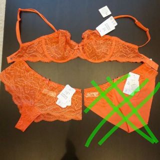 シモーヌペレール(Simone Perele)の☆シモーヌペレール☆D70 オレンジ 新品 豪華上下セット(ブラ&ショーツセット)