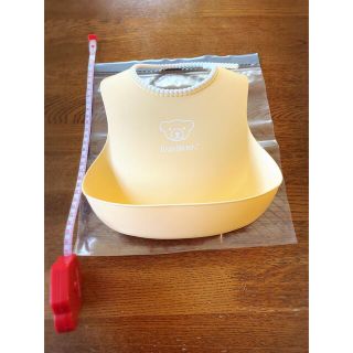 ベビービョルン(BABYBJORN)の【ゆーちゃん様専用】ベビービョルン 前かけ イエロー(お食事エプロン)