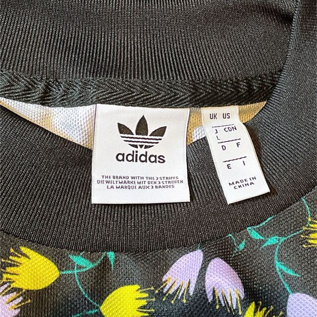 adidas(アディダス)のアディダス オリジナルス 黒 花柄 飛行機 Tシャツ ジャージ ワンピース レディースのトップス(Tシャツ(半袖/袖なし))の商品写真