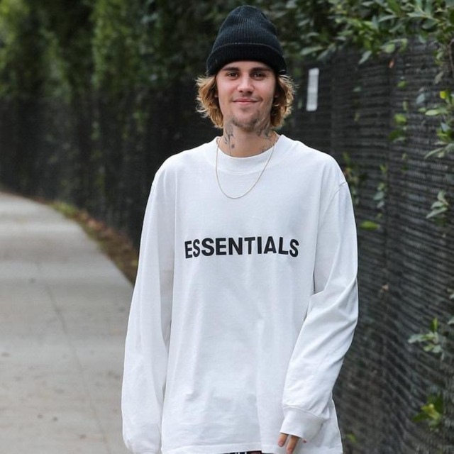 FEAR OF GOD(フィアオブゴッド)の送料込み！essentialsロングTシャツ M オートミール　灰色　グレー メンズのトップス(Tシャツ/カットソー(七分/長袖))の商品写真