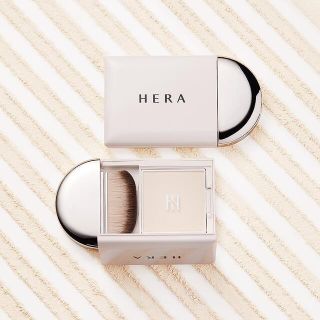 HERA エアリーパウダープライマー 定価6930円(フェイスパウダー)