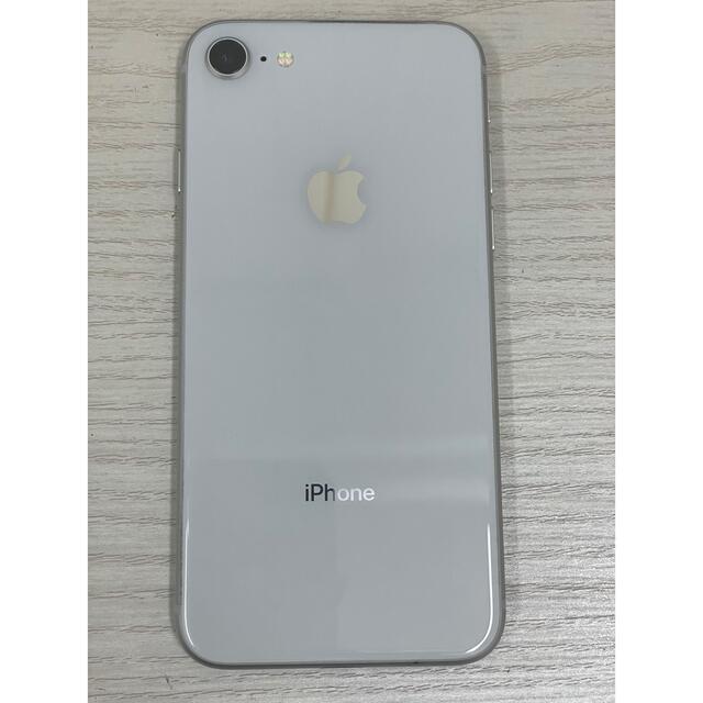 iPhone(アイフォーン)のiPhone 8 Silver 256 GB アイフォン本体　中古docomo スマホ/家電/カメラのスマートフォン/携帯電話(携帯電話本体)の商品写真