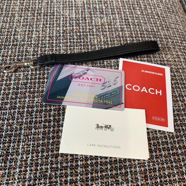 COACH(コーチ)のショプバ・箱付き　長財布　ブラックシグネチャー　リストレット付き メンズのファッション小物(長財布)の商品写真