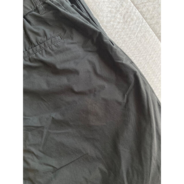 MUJI (無印良品)(ムジルシリョウヒン)の無印良品 撥水ストレッチチノタックワイドパンツ　黒 レディースのパンツ(カジュアルパンツ)の商品写真