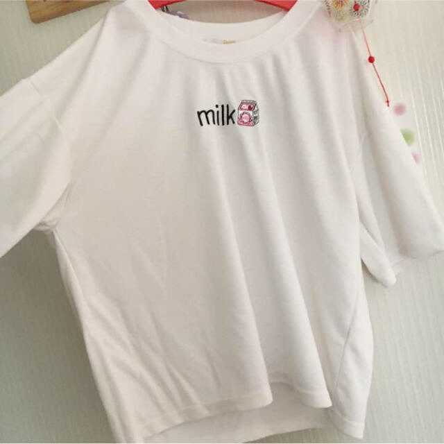 SPINNS(スピンズ)のスピンズ milkTシャツ ワンポイントホワイトTシャツ レディースのトップス(Tシャツ(半袖/袖なし))の商品写真