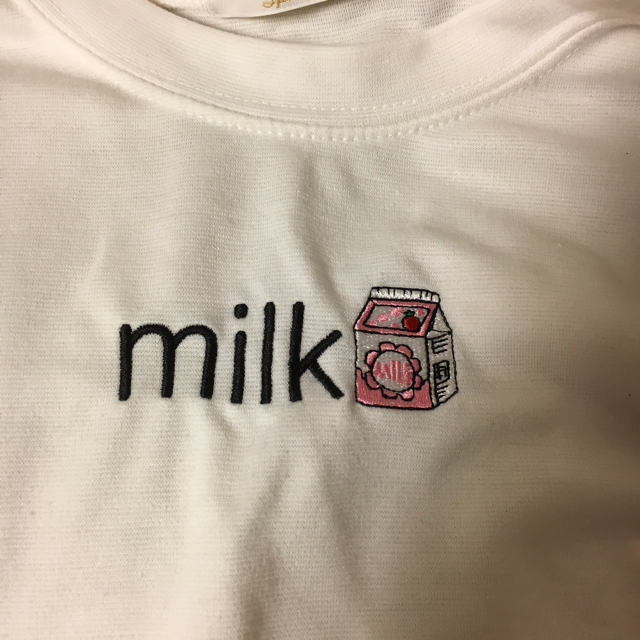 SPINNS(スピンズ)のスピンズ milkTシャツ ワンポイントホワイトTシャツ レディースのトップス(Tシャツ(半袖/袖なし))の商品写真