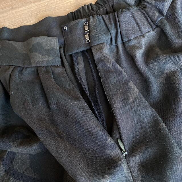 ROPE’(ロペ)のロペ マドモアゼル カモフラージュ柄フレアスカート 38 レディースのスカート(ひざ丈スカート)の商品写真