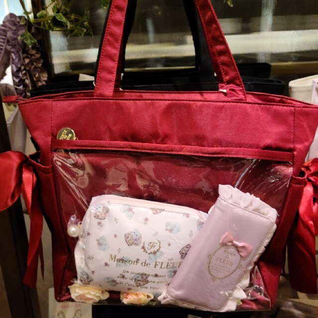 Maison de FLEUR(メゾンドフルール)の【ハイネ様ご専用】【ルミネ池袋限定】新品♡クリアポケットトート2点セット♡ レディースのバッグ(トートバッグ)の商品写真