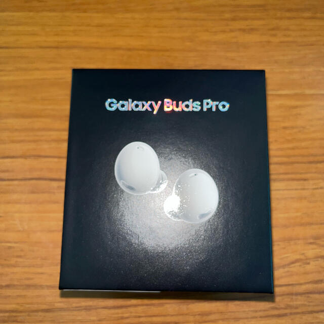 SAMSUNG(サムスン)の新品未開封品 Galaxy Buds Pro ホワイト  スマホ/家電/カメラのオーディオ機器(ヘッドフォン/イヤフォン)の商品写真