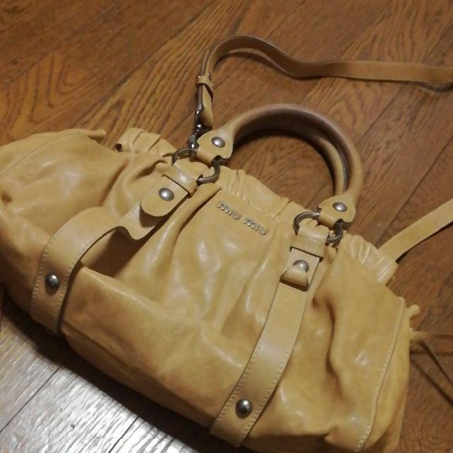 35 A 美品　ミュウミュウ　miumiu　ショルダーバッグ　2way レザー