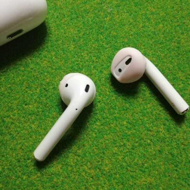 Apple(アップル)のAirPods イヤホン対応カバー(ライトピンク) スマホ/家電/カメラのオーディオ機器(ヘッドフォン/イヤフォン)の商品写真