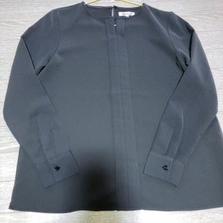 アオヤマ(青山)の美品　洋服の青山　カーキ色長袖ブラウス　9号(カットソー(長袖/七分))