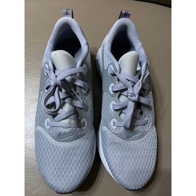 Nike Legend React Wolf Grey メンズの靴/シューズ(スニーカー)の商品写真