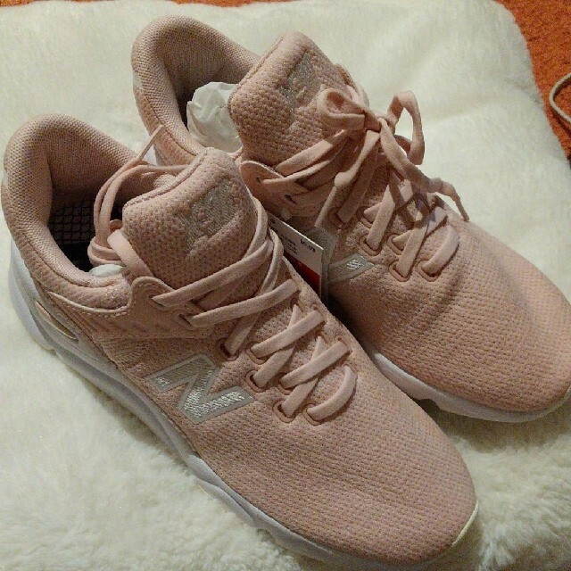 人気買蔵 New Balance ニューバランス スニーカー 新品未使用タグ付き