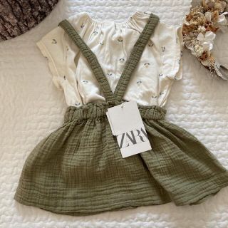 ザラキッズ(ZARA KIDS)の【新品】ZARA baby スカート　ワンピース　80 カーキ(ワンピース)