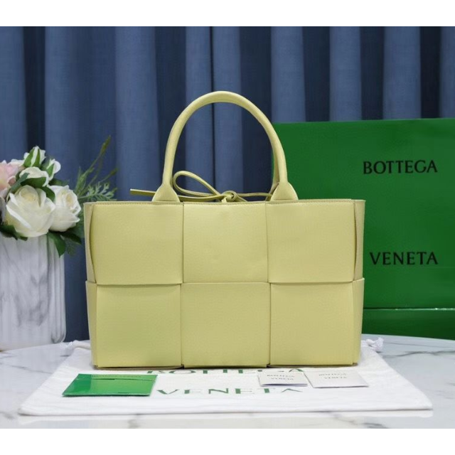 ボッテガヴェネタ レザー ザ アルコトート ポーチ付きトートバッグ
