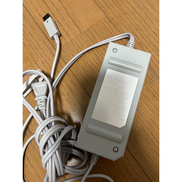 Wii(ウィー)のNintendo Wii 本体　ソフト4本セット エンタメ/ホビーのゲームソフト/ゲーム機本体(家庭用ゲーム機本体)の商品写真