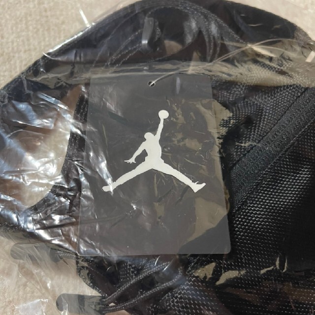 NIKE(ナイキ)の新品　ジョーダン　JORDAN バッグ ポーチ　PSG パリサンジェルマン メンズのバッグ(ショルダーバッグ)の商品写真