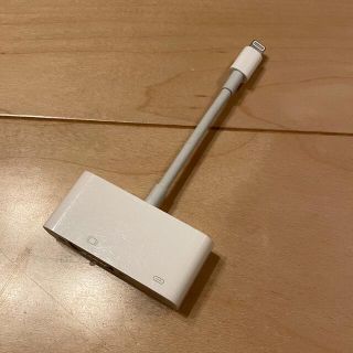 アップル(Apple)のApple純正★美品　Lightning to VGA Adapter(映像用ケーブル)