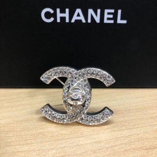 シャネル(CHANEL)のCHANEL シャネル　ブローチ　ココマーク　ターンロック　ラインストーン(ブローチ/コサージュ)