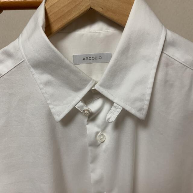 着用1回　ARCODIO アルコディオ　タブカラーシャツ　ドレスシャツ　S メンズのトップス(シャツ)の商品写真