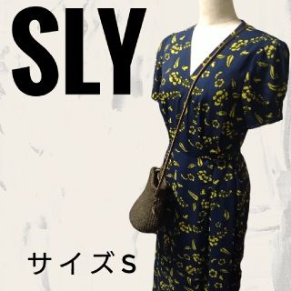 スライ(SLY)の美品　SLY スライ　花柄　ワンピース　半袖　サイズ1号（S）(ロングワンピース/マキシワンピース)