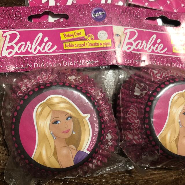 Barbie(バービー)のBarbie バービー　輸入雑貨セット　ベーキングカップ　ペーパーナプキン インテリア/住まい/日用品のキッチン/食器(テーブル用品)の商品写真