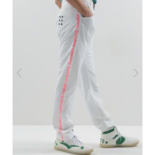 パーリーゲイツ(PEARLY GATES)の新品未使用 ラッセルノ 最新作 LINE LOGO PANTS (ウエア)