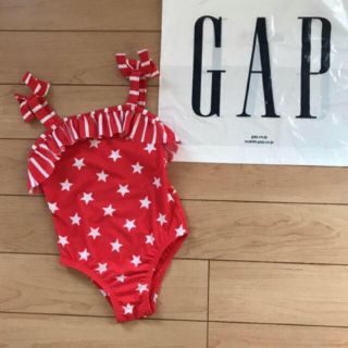 ベビーギャップ(babyGAP)のラスト1！新品★ 110cm gap 水着　ワンピース　赤色　星　リボン(水着)