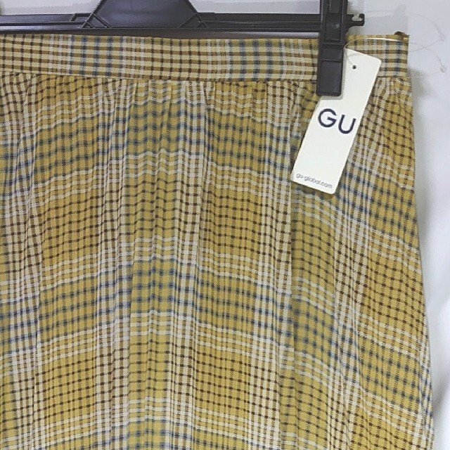 GU(ジーユー)の新品 未使用 GU チェックプリーツロングスカート XXL イエロー レディースのスカート(ロングスカート)の商品写真