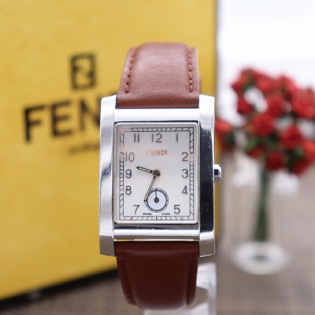FENDI(フェンディ)の正規品【新品電池】FENDI 7000G/動作良好 ホワイト スモセコ 人気 メンズの時計(腕時計(アナログ))の商品写真