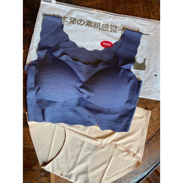 ✨Ｍ✨ショーツ付✨24Ｈ楽ちん♬✨可愛い～WAVE✨シームレスブラ✨青 レディースの下着/アンダーウェア(ブラ&ショーツセット)の商品写真