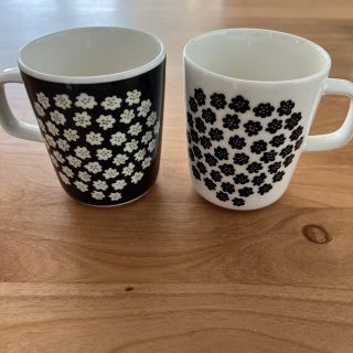 マリメッコ(marimekko)のマリメッコPUKETTI marimekko マグ　黒白(グラス/カップ)