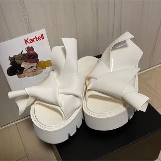 ヌメロヴェントゥーノ(N°21)の[最終値下げ] ⭐︎美品N21#kartell （ヌメロヴェントゥーノ）(サンダル)