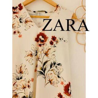 ザラ(ZARA)の美品　ZARA ザラ　花柄　トップス　ノースリーブ　上品　人気　完売(シャツ/ブラウス(半袖/袖なし))