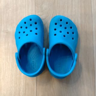 クロックス(crocs)の【こふく様専用】クロックス　14センチ　ブルー　キッズサンダル(サンダル)