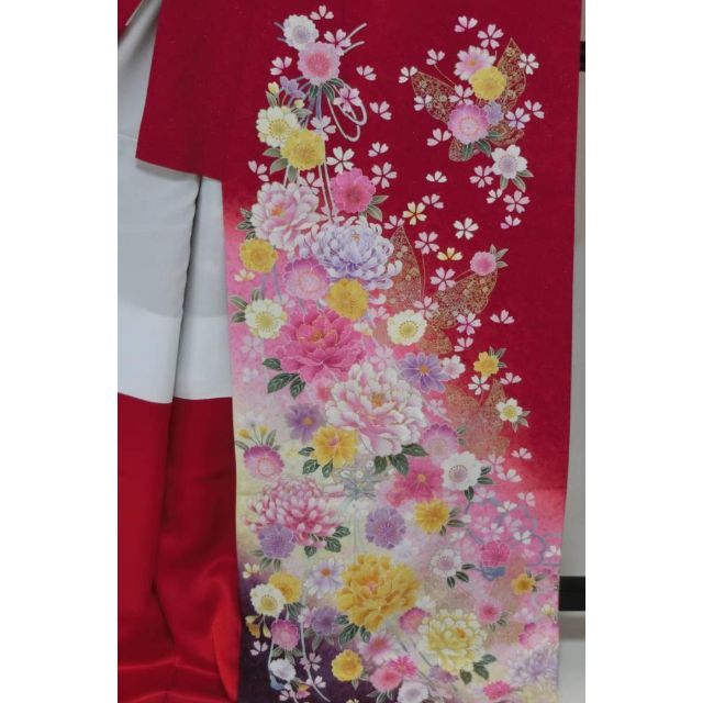 Ｓスーパービッグサイズお仕立て上がり正絹振袖　赤地に花柄　ラメ入り　金糸刺繍 レディースの水着/浴衣(振袖)の商品写真