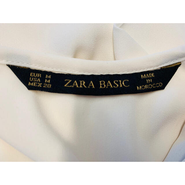 ZARA(ザラ)の新品　ZARA ザラ　ノースリーブ　トップス　フリル　上品　人気　完売 レディースのトップス(シャツ/ブラウス(半袖/袖なし))の商品写真