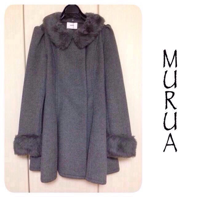 MURUA(ムルーア)のスリーブファー付きフレアコート レディースのジャケット/アウター(毛皮/ファーコート)の商品写真