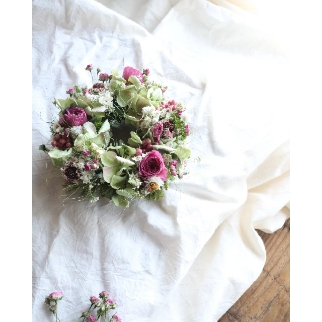 母の日フラワー❁極小バラとラナンキュラスの紫陽花リース。ドライフラワーリース