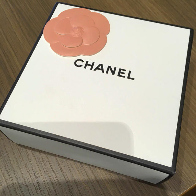 CHANEL(シャネル)のシャネル カメリアステッカー×4枚 ハンドメイドの文具/ステーショナリー(しおり/ステッカー)の商品写真