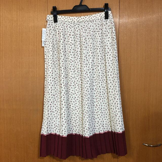 ローズティアラ(Rose Tiara)のローズティアラ　幾何プリントプリーツスカート　大きいサイズ　42  タグ付き新品(ロングスカート)