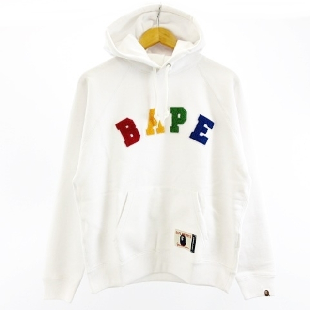 A BATHING APE(アベイシングエイプ)のタグ付き パーカー BAPEロゴ ワッペン フーディー ホワイト 白 F レディースのトップス(パーカー)の商品写真