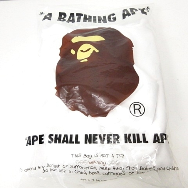 A BATHING APE(アベイシングエイプ)のタグ付き パーカー BAPEロゴ ワッペン フーディー ホワイト 白 F レディースのトップス(パーカー)の商品写真