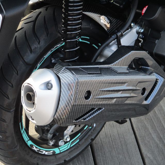 新型PCX【JK05/KF47】デビル・リヤマフラーカバー(カーボン色 新型PCX【JK05/KF47】デビル・リヤマフラーカバー(カーボン色