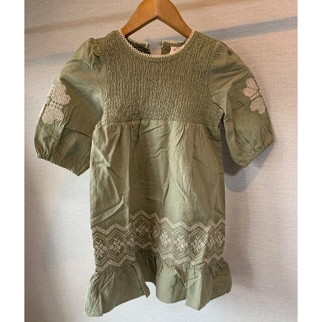 Apolina刺繍入りワンピース　100〜110サイズ キッズ/ベビー/マタニティのキッズ服女の子用(90cm~)(ワンピース)の商品写真