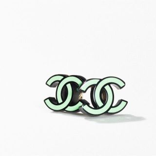 4ページ目 - シャネル ジュエリーの通販 1,000点以上 | CHANELを買う 販売取扱店 大幅値下げ!♦︎シャネル ゴールド ロゴ Tシャツ/カットソー(半袖/袖なし)