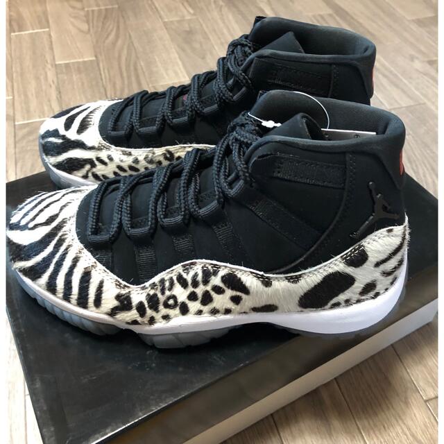 NIKE(ナイキ)のNIKE ウィメンズ エア ジョーダン 11  Black and White レディースの靴/シューズ(スニーカー)の商品写真