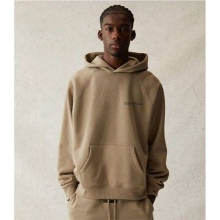 フィアオブゴッド(FEAR OF GOD)の新品【メンズXXS】★エッセンシャルズ★袖ロゴ入り厚手パーカー/ベージュ/タン(パーカー)